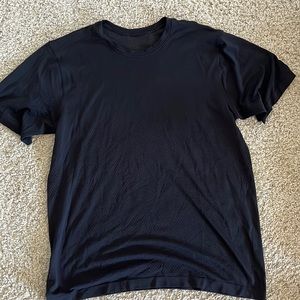 Men’s Lululemon L performance shirt